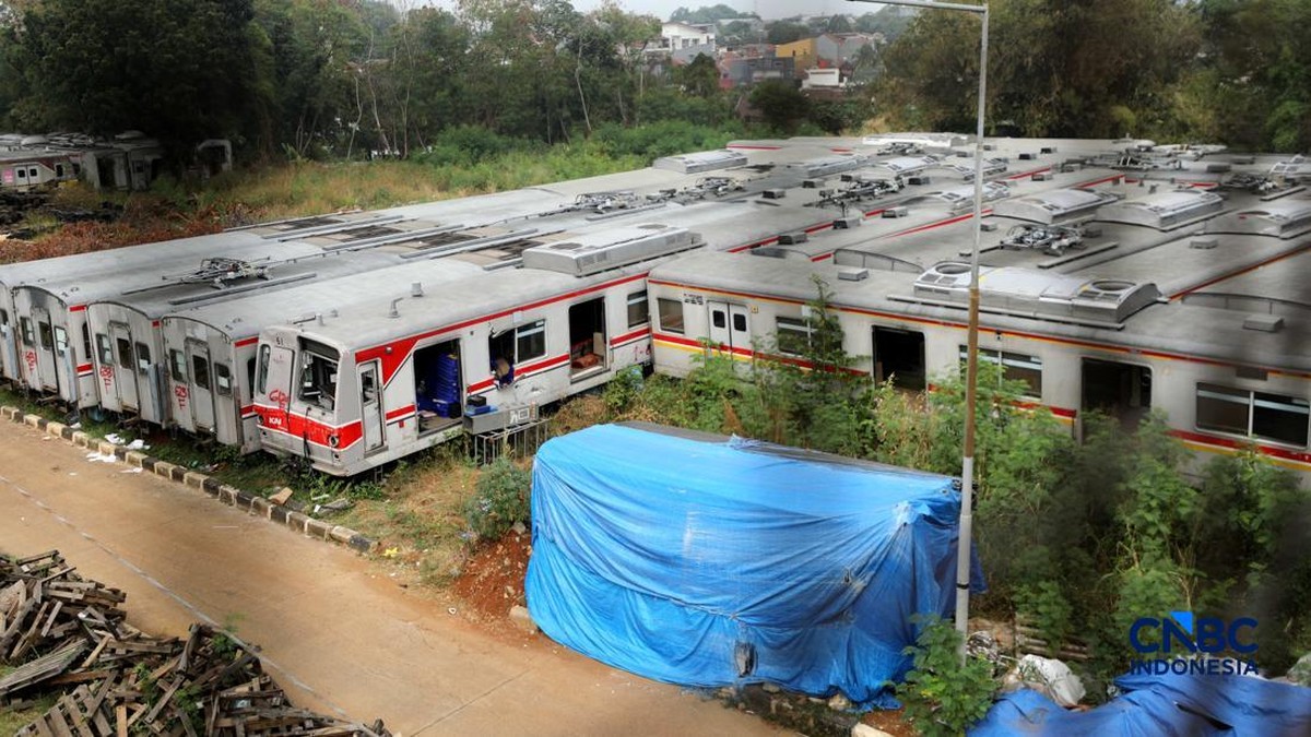 Kereta Tua KRL Menua, Kapasitas Harian Dituntut Meledak