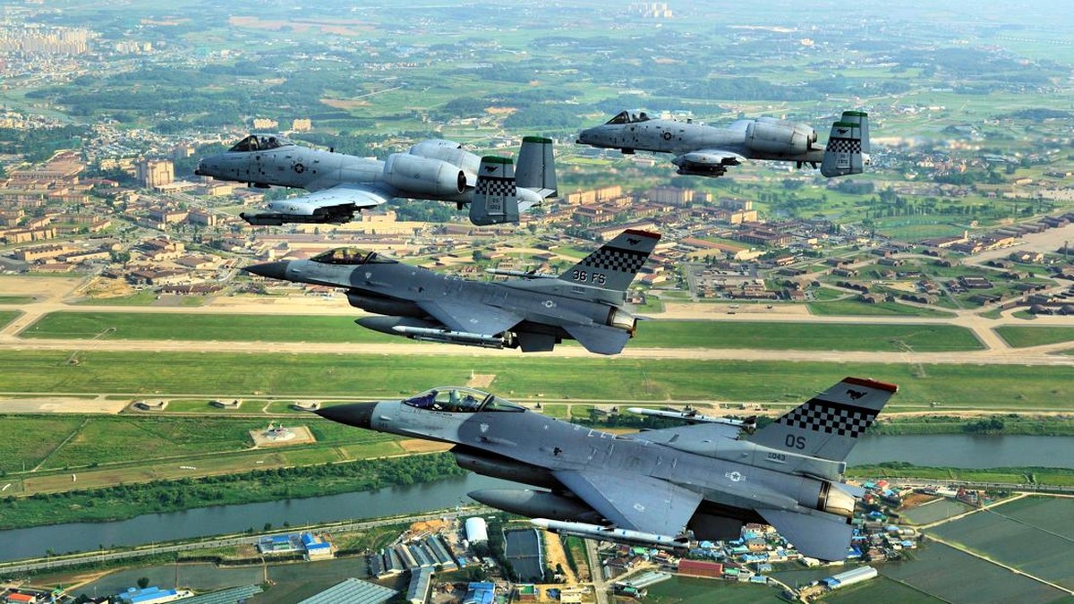NATO Gelar Latihan Dadakan: F-35 dan EA-37B Kuasai Langit Polandia