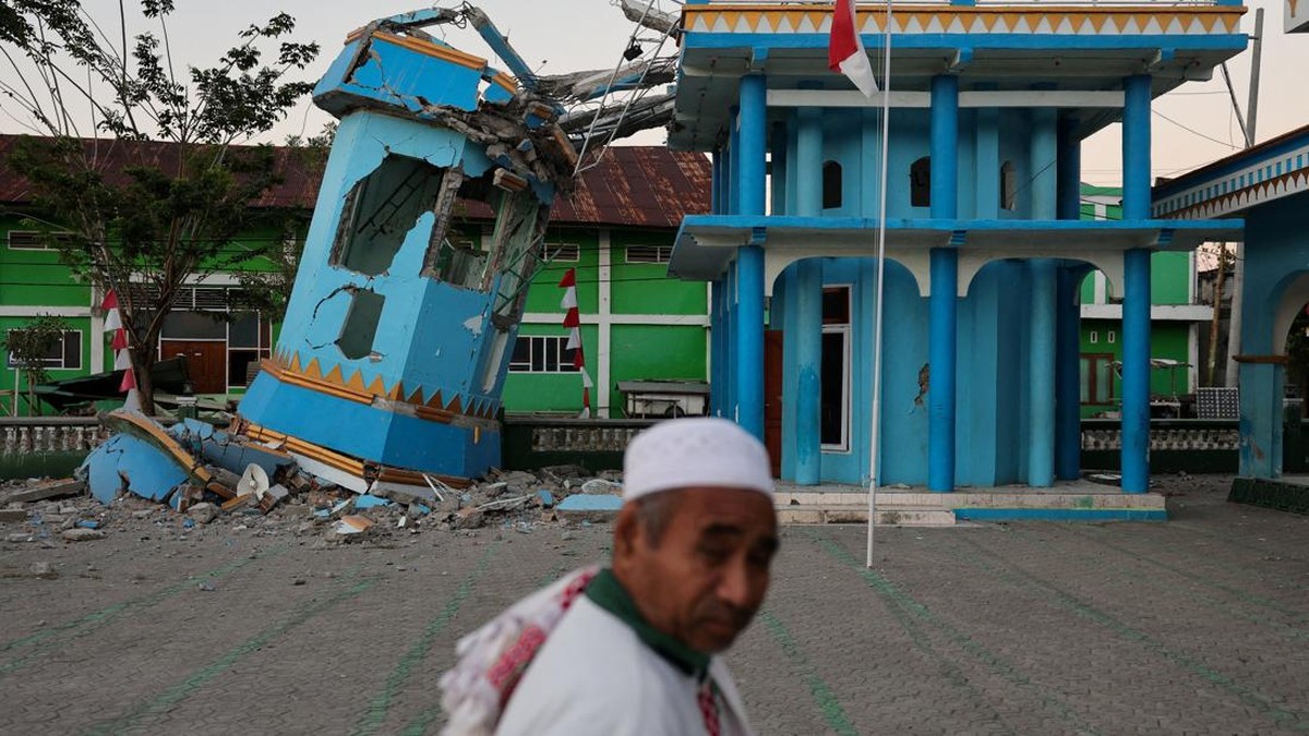 Sepekan dalam Foto: Perayaan Kemerdekaan, Gempa NTT, dan Karhutla Kalimantan