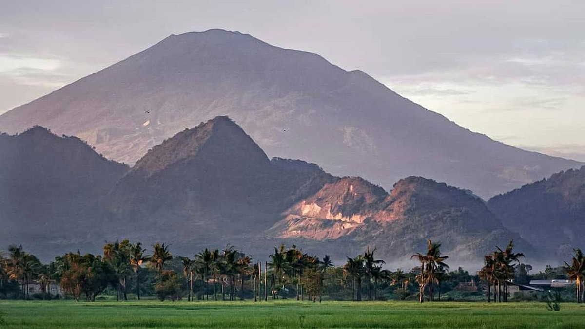 Temuan Mengejutkan: Sinyal Gempa Raksasa di Bawah Gunung Ciremai