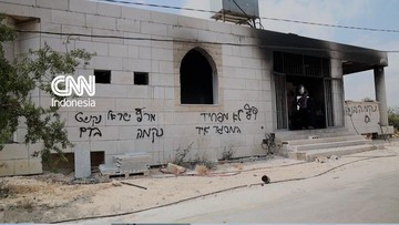 Serangan Pemukim Israel di Tepi Barat: Dua Masjid Dilalap Api
