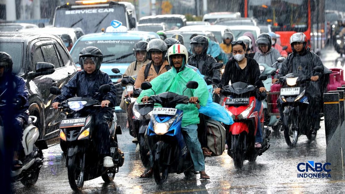Waspada Cuaca Ekstrem: Hujan Lebat dan Angin Kencang Ancam Sejumlah Wilayah