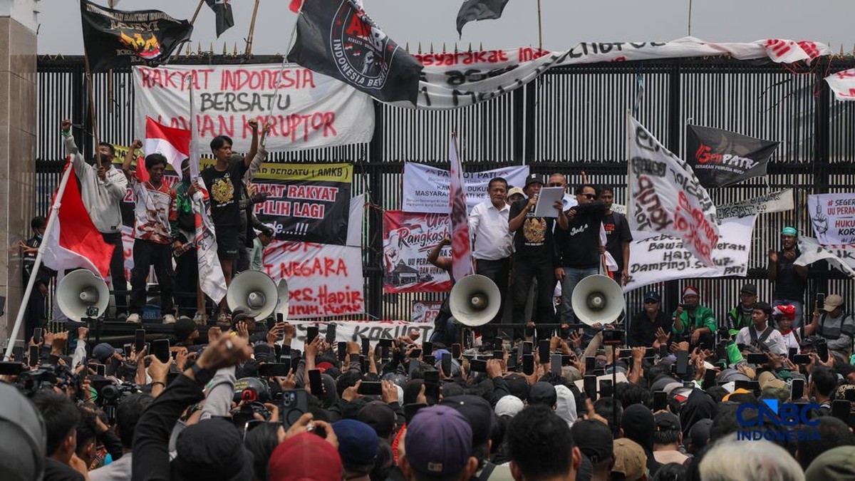 Akses Keluar Slipi Ditutup Situasional Saat Demo di DPR