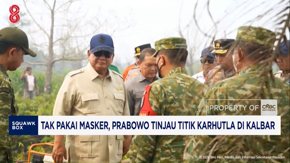 Presiden Prabowo Tinjau Titik Kebakaran Hutan Kalbar Tanpa Masker