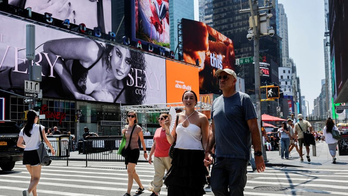 New York Dikepung Cuaca Ekstrem: Panas 38 Derajat dan Ancaman Banjir