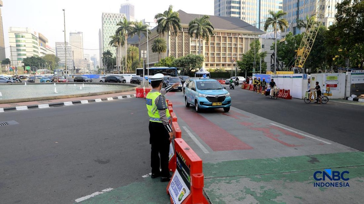 Macet Panjang Pulang Kerja Sore Ini Akibat Demo Mahasiswa dan Penutupan Jalan
