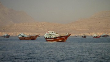 Hanya 12 Kapal Lintasi Selat Hormuz, Teknologi Satelit Bongkar Dampaknya