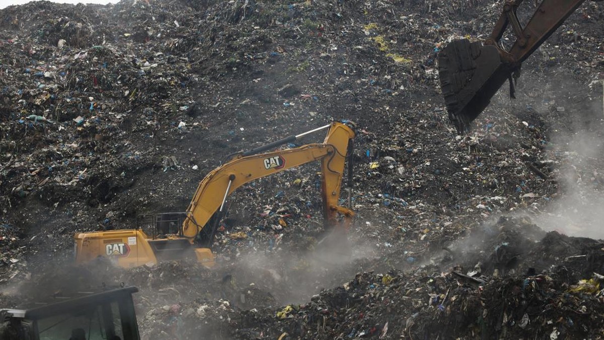 Gunung Sampah Runtuh di Ibu Kota Guinea, 30 Tewas Tertimbun