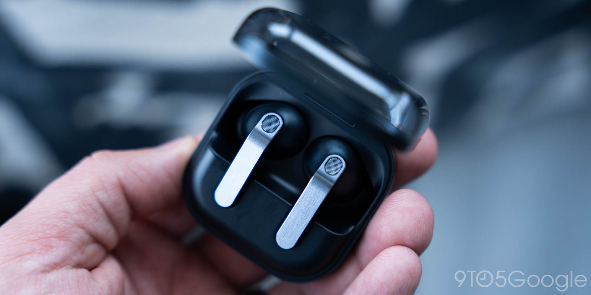 Samsung Dikabarkan Garap Headphone Over-Ear, Saingi AirPods Max Apple