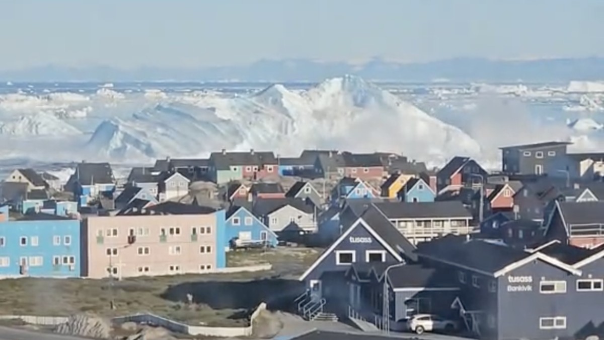 Momen Langka Gunung Es Terbalik, Perairan Ilulissat Bergelora