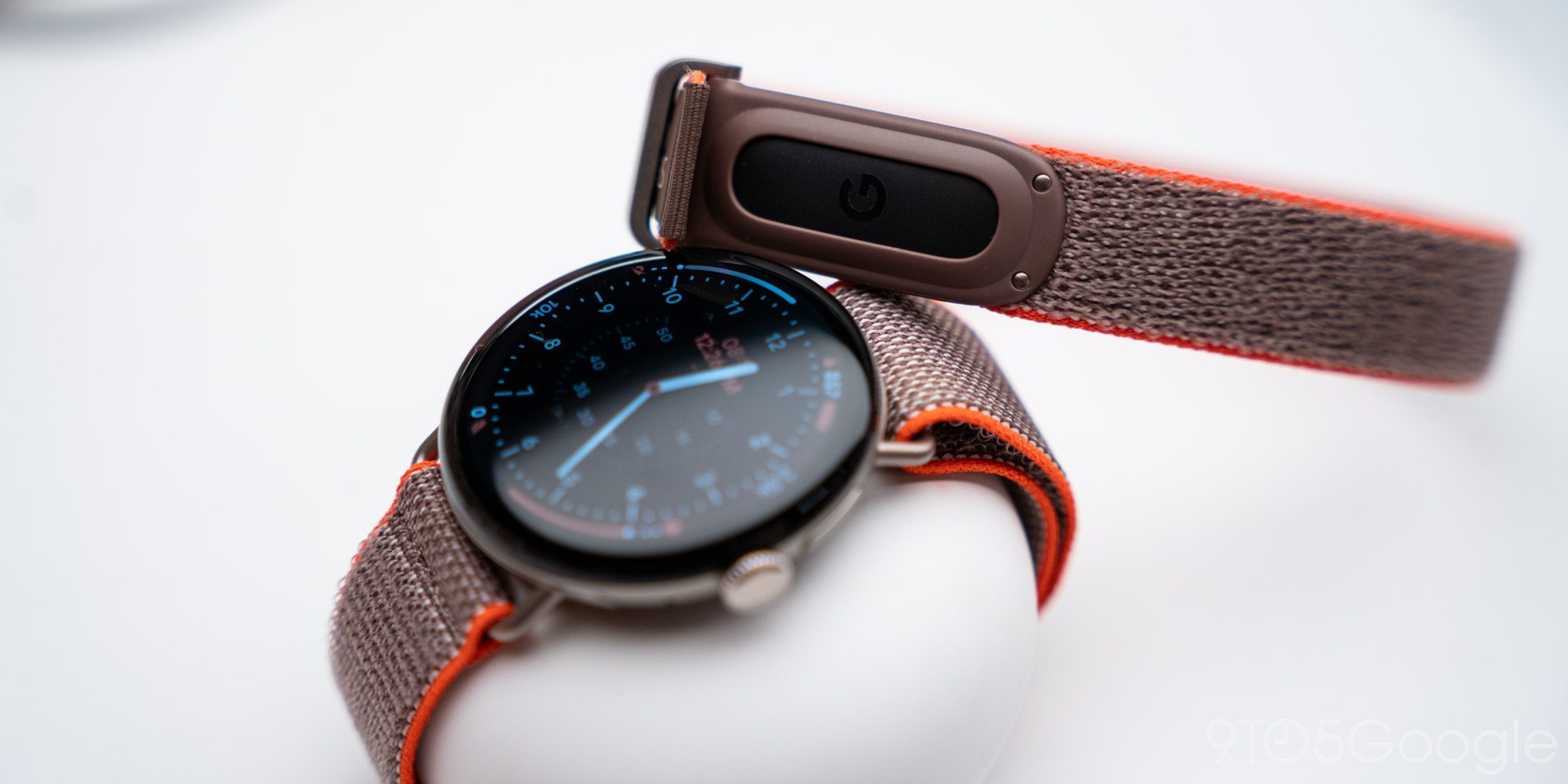 Pixel Watch Ultra Dikabarkan Segera Hadir, Terinspirasi Fitbit Air