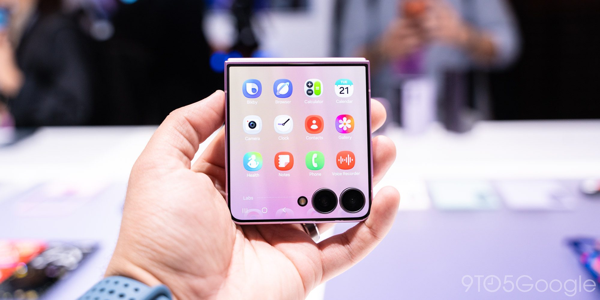 Galaxy Z Flip 8 Buka Lebih Banyak Aplikasi di Cover Screen, Tapi Belum Maksimal