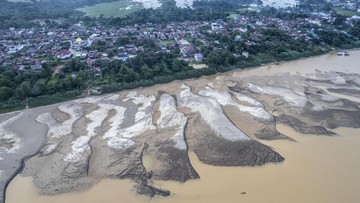 Kemarau Jambi: Debit Sungai Menyusut, Dampaknya ke Kehidupan
