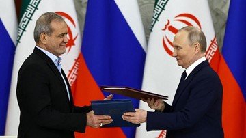 Putin dan Pezeshkian Bertemu di Turkmenistan, Apa Dampaknya bagi Dunia?