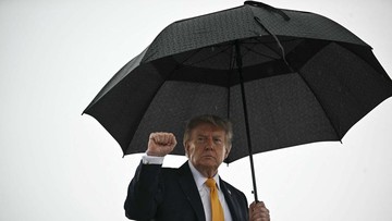Trump Biayai Sendiri Iklan Kampanye, Strategi Baru di Tengah Tekanan Publik