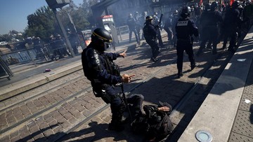 Polisi Prancis Didakwa Usai Proyektil Patahkan Rahang Siswa SMA