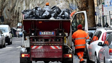 Tukang Sampah Italia Temukan Tiket Lotre Rp20 M di Tempat Sampah