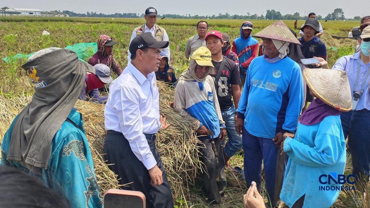 Mentan Amran Resmi Beri Akses Alsintan untuk Buruh Tani Tanpa Lahan