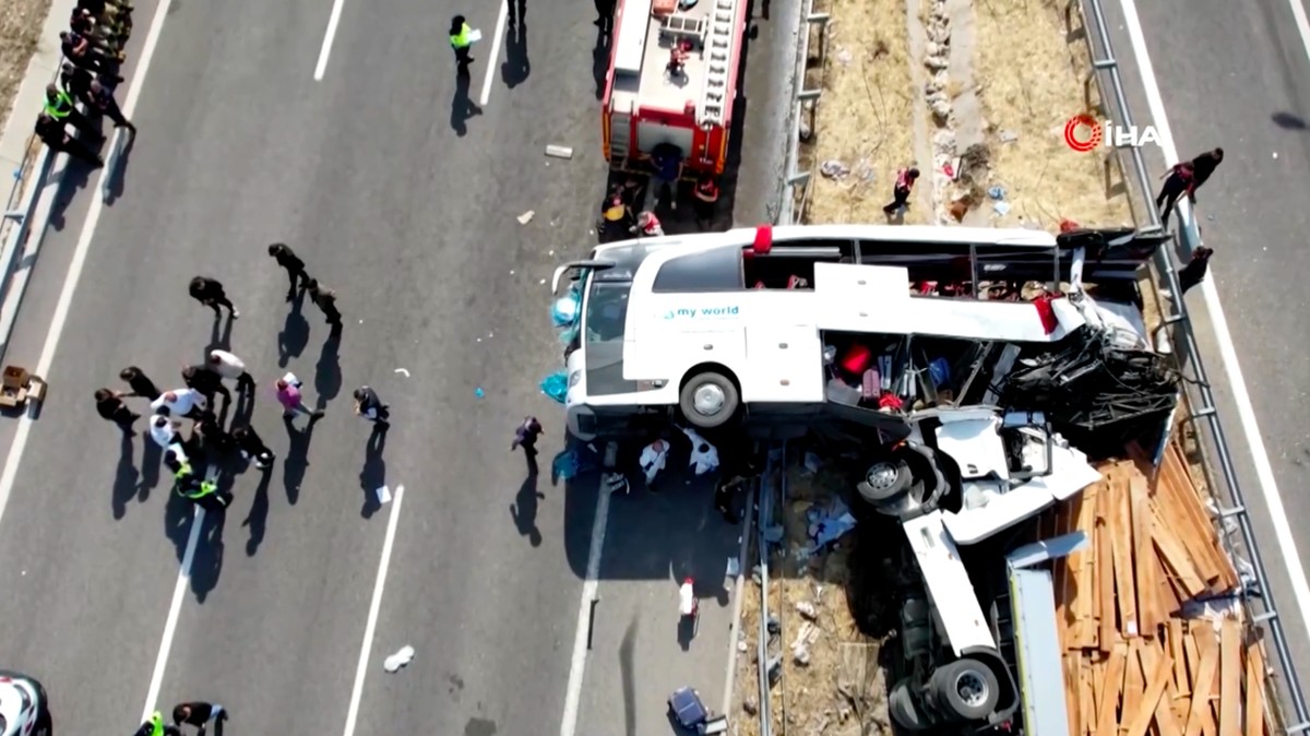Tragedi Bus Pariwisata di Turki Tewaskan 11 Orang, Investigasi Kecelakaan Dimulai