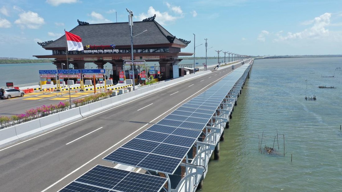 PLTS 100 GW Tahap Awal Resmi Beroperasi di Tol Bali