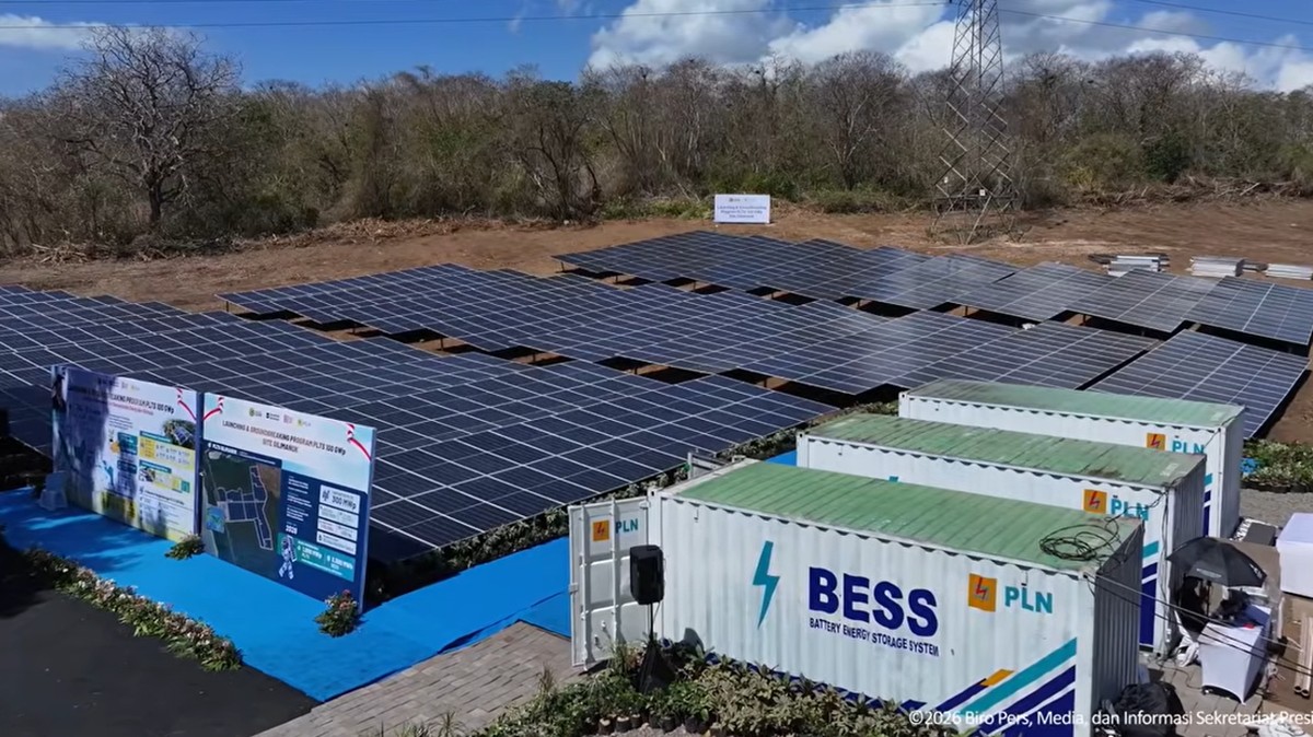 Pemerintah Resmikan PLTS 100 GWp dengan Investasi Rp1.140 Triliun