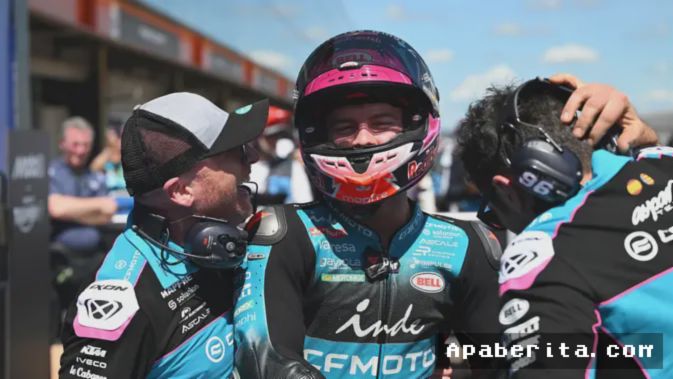 Bologna, Apaberita.com  – Teka-teki susunan pembalap MotoGP 2027 perlahan mulai terkuak. Salah satu kejutan datang dari tim satelit Ducati, BK8 Gresini Racing, yang secara resmi mengumumkan perekrutan pembalap muda Spanyol, Dani Holgado. Konfirmasi ini menandai langkah besar Holgado dari ajang Moto3 dan Moto2 menuju kelas premier, sekaligus menjadi pertaruhan menarik bagi Gresini dalam menjaga tradisi mereka sebagai pelabuhan talenta-talenta potensial di grid MotoGP.