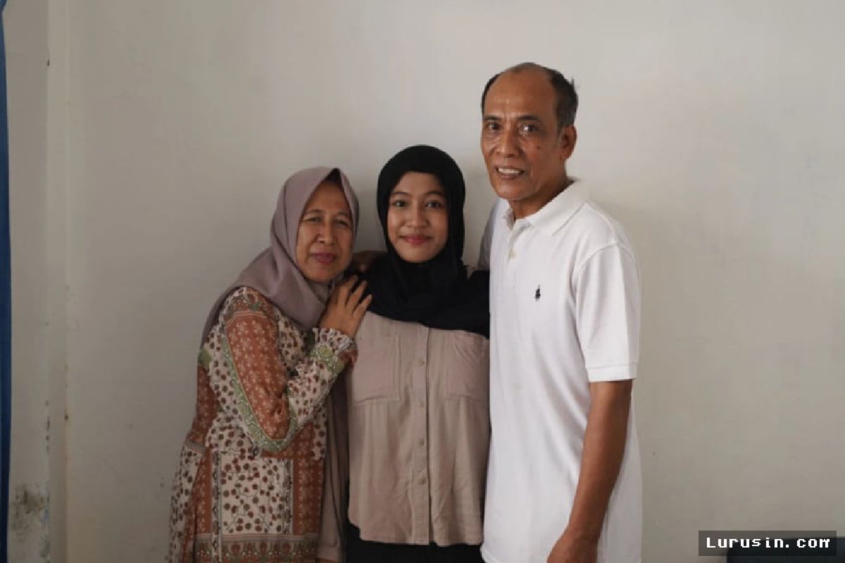 Andini, Putri Tukang Bengkel, Tembus FEB UGM dengan Beasiswa Penuh