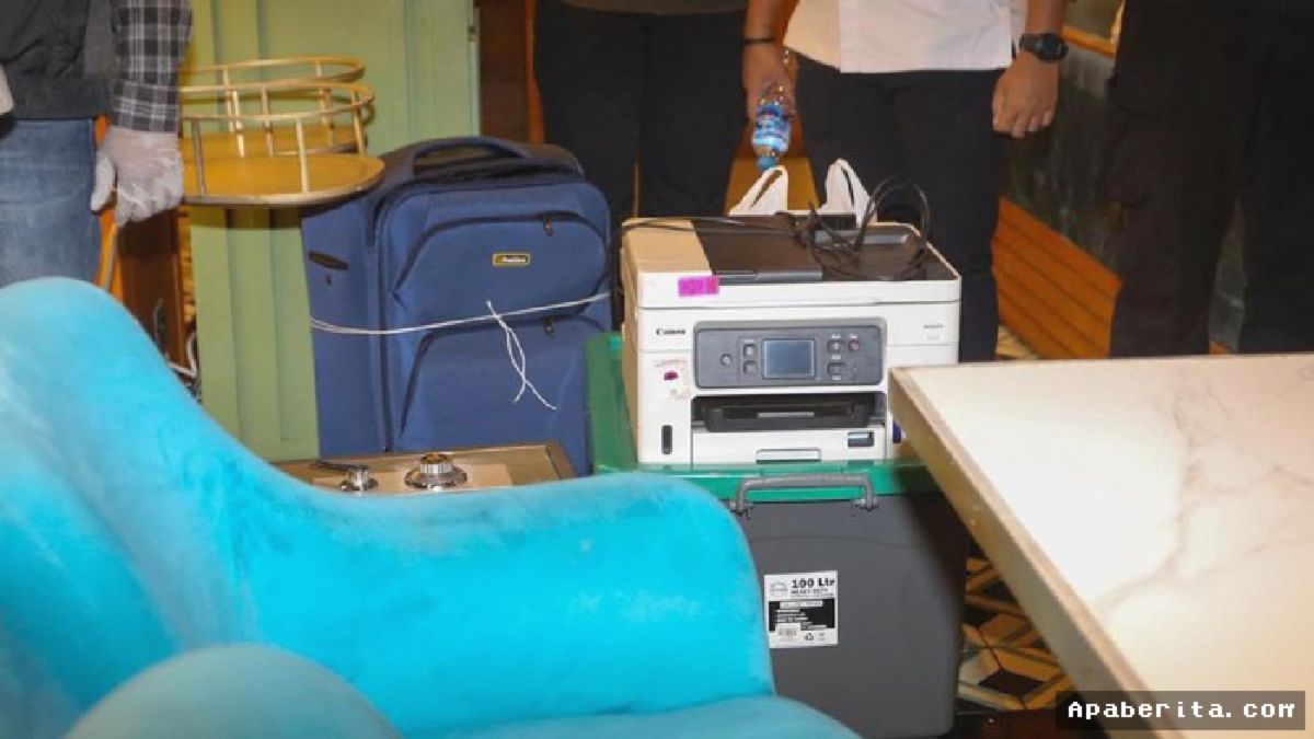 Jakarta Selatan — Tiga Pegawai Kafe de'Clan Diperiksa Terkait Korupsi PLN, ASABRI, Krakatau Steel