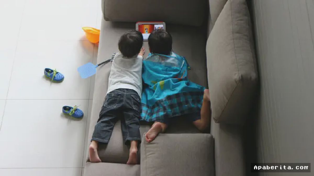 [JAKARTA] — Pakar Sebut Usia Ideal Akses Media Sosial Pertama Anak 15 Tahun