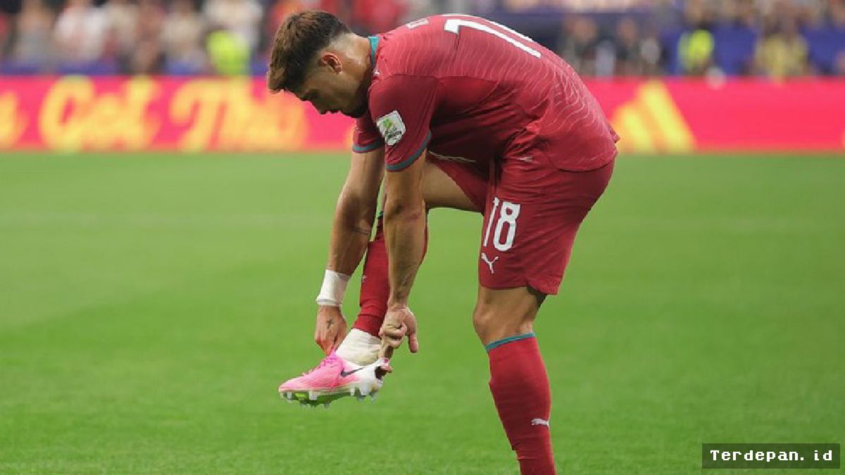 Deformitas Tumit Langka di Balik Sepatu Bolong Pedro Neto