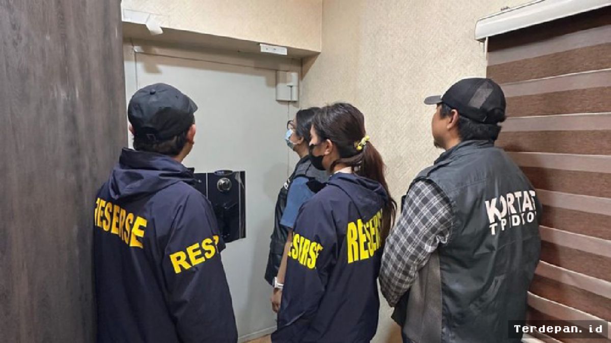Jakarta — Polisi Temukan Uang Asing Fantastis di Kafe de’Clan