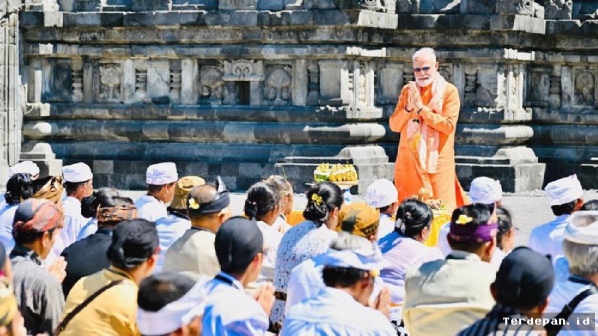 Yogyakarta — PM Modi Beribadah di Candi Siwa dan Doakan Indonesia