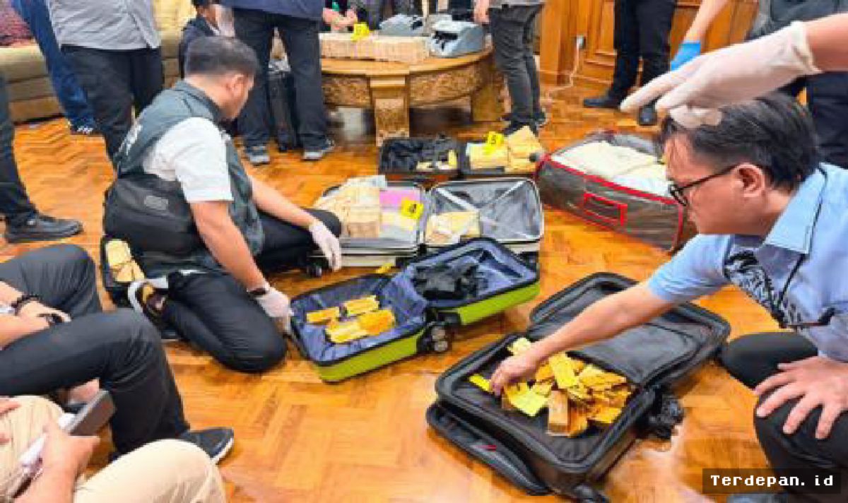 Sentul — Polisi Sita Rp 476 Miliar dan 74 Kg Emas Batangan