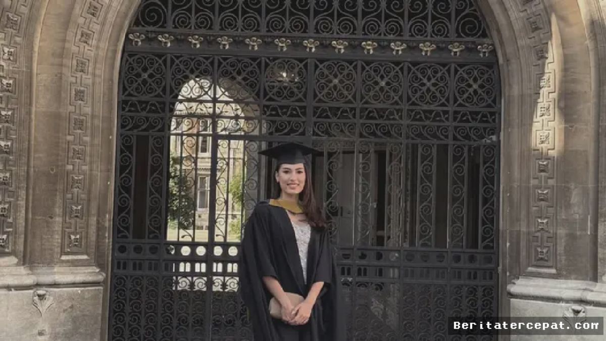 Frederika Cull Raih Gelar Master dari Universitas Cambridge