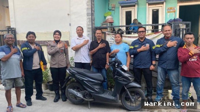 Warkini.com, Jakarta – Kepercayaan yang diberikan kepada teman yang baru dikenal di media sosial berbuah malapetaka bagi Samin (45), warga Kelapa Gading, Jakarta Utara. Pria paruh baya itu harus kehilangan sepeda motor kesayangannya setelah pelaku yang dikenalnya melalui Facebook membawa kabur kendaraan tersebut. Polisi saat ini memburu pelaku berinisial FF yang diduga kuat sebagai pelaku tunggal penipuan sekaligus penggelapan kendaraan bermotor.
