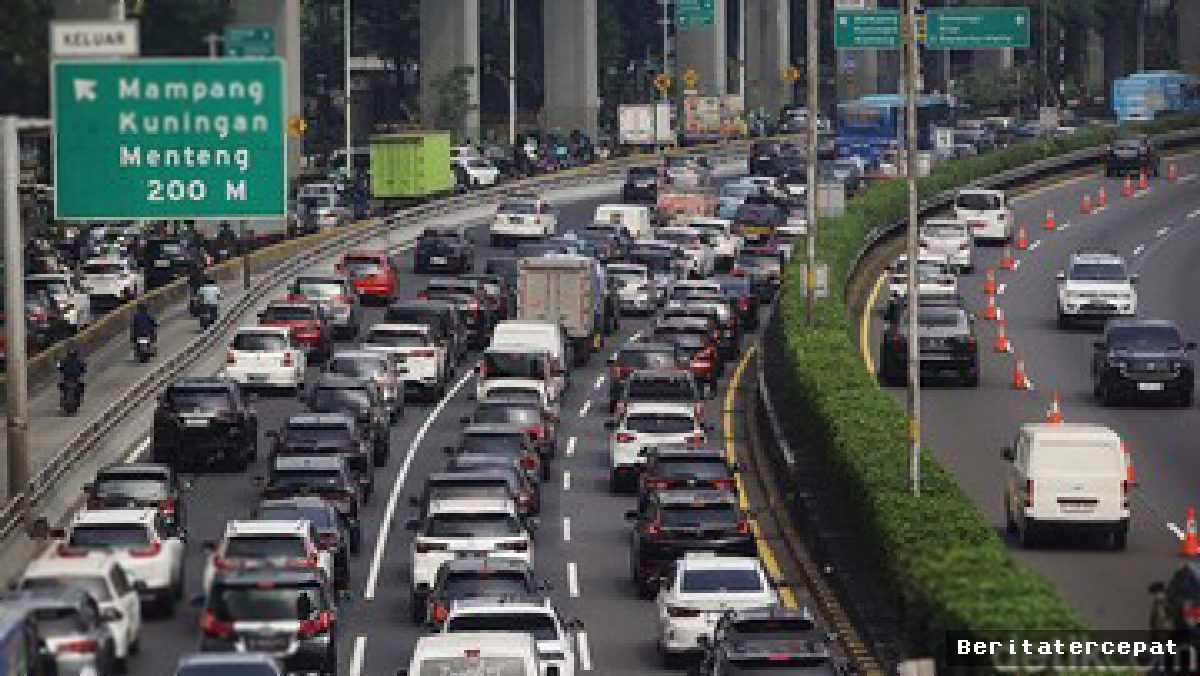 Arus Pagi Lumpuh: Tol Jagorawi dan Cikampek Menuju Jakarta Macet Parah