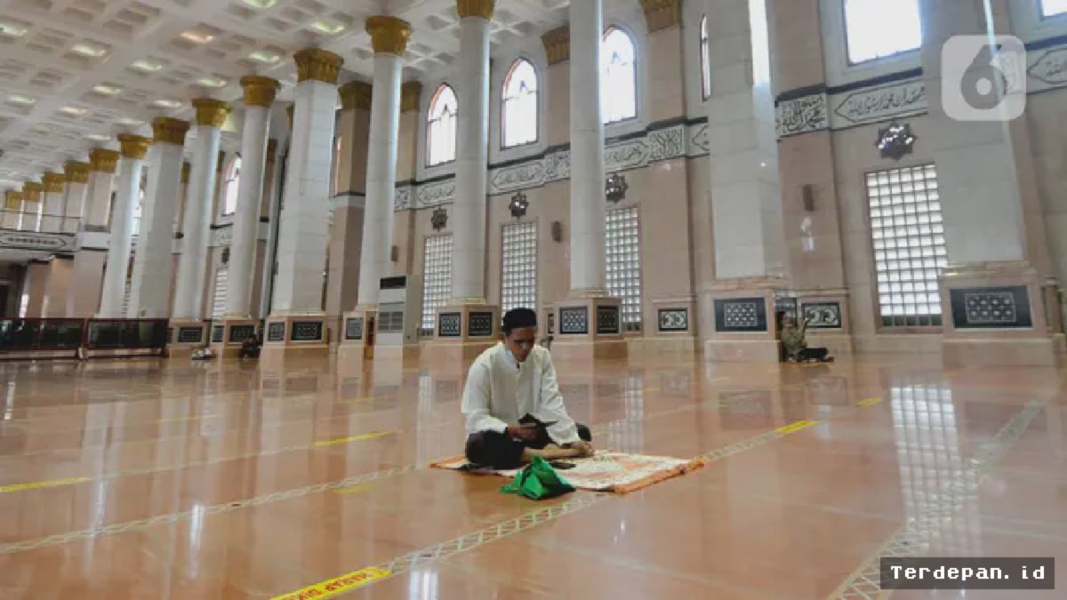 Depok — Tadarus Alquran Semarakkan Ramadhan di Masjid Kubah Emas
