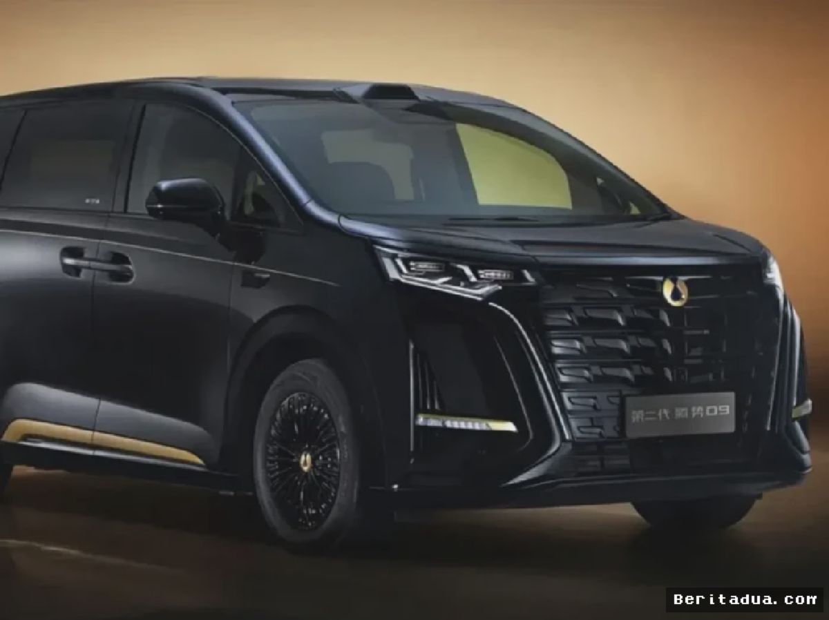 China — Denza D9 Warna Hitam-Emas Meluncur, Harga Naik Rp 79 Jutaan