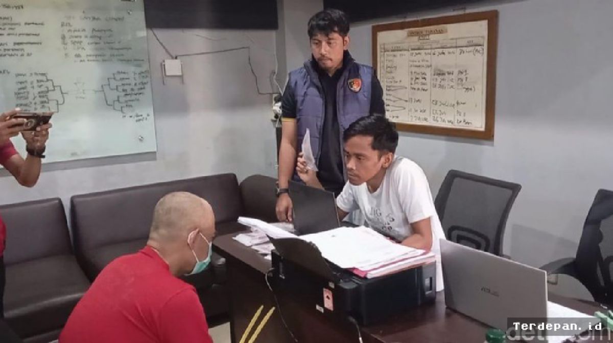 Pandeglang — Polisi Amankan Pria Bawa Uang Palsu Rp45 Juta