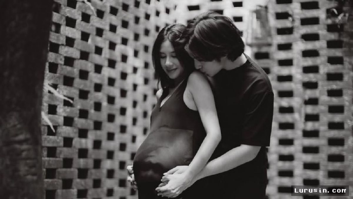 Jakarta — Angga Yunanda Abadikan Momen Kehamilan Shenina Cinnamon Lewat Sesi Maternity