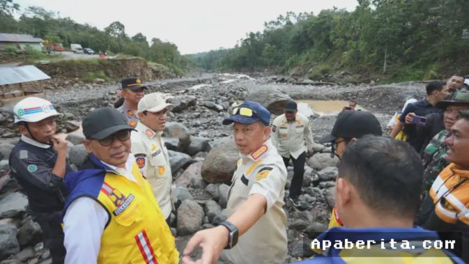 Kasatgas Tito Karnavian Cek Kesiapan Jalur Alternatif, Tinjau Langsung Kondisi Jalan Werlah di Bener Meriah