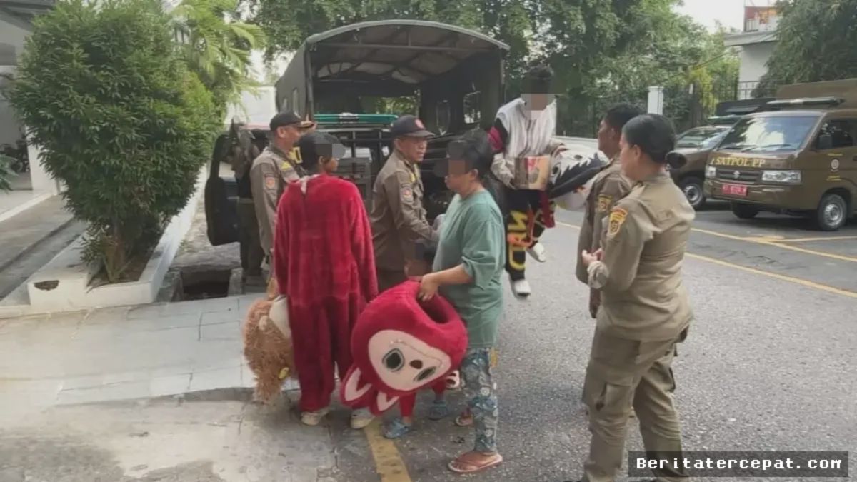 Samarinda — Satpol PP Kejar-kejaran Ringkus Badut dan Pelap Kaca di Pal 5