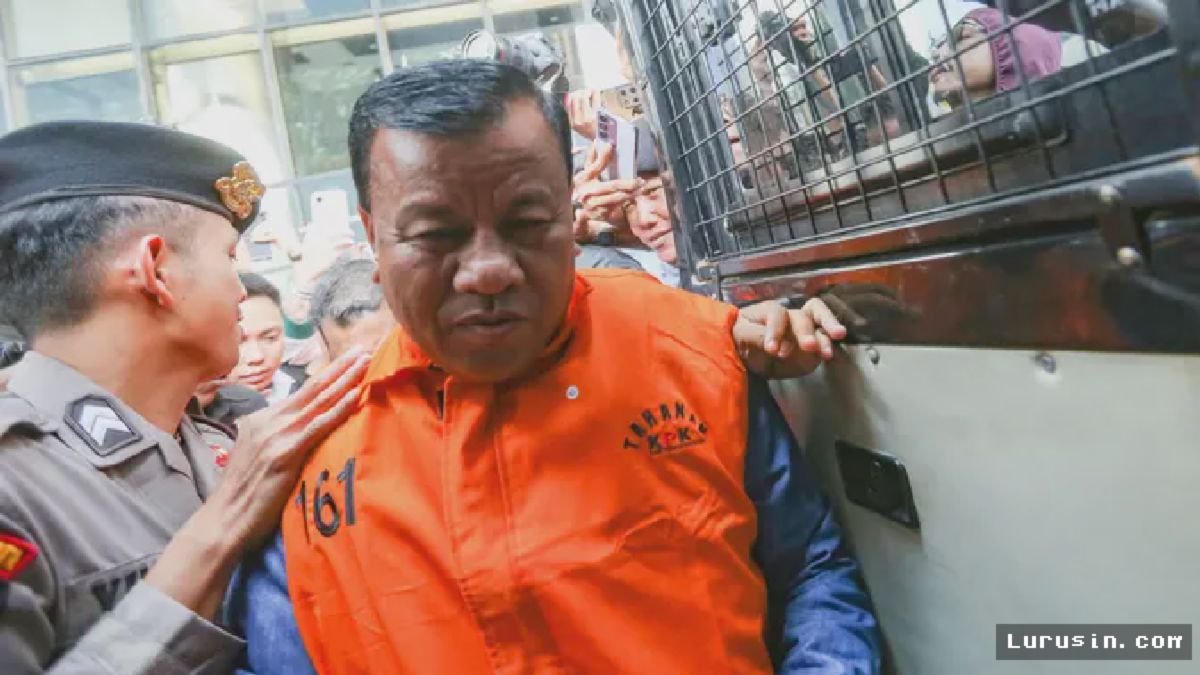 KPK Tahan Bupati Kuansing Suhardiman Amby Kasus Suap Sekda