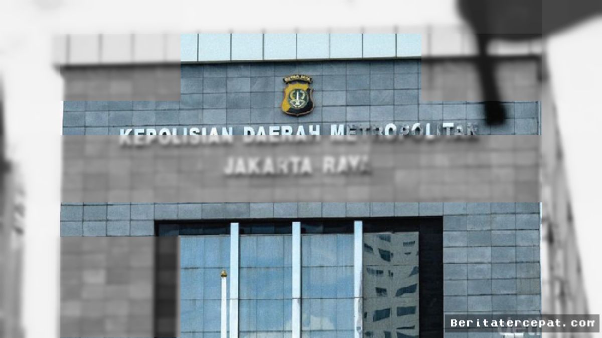 Polda Metro Jaya — 4 Sosok Misterius Ikut Rombongan Pria Berambut Cepak