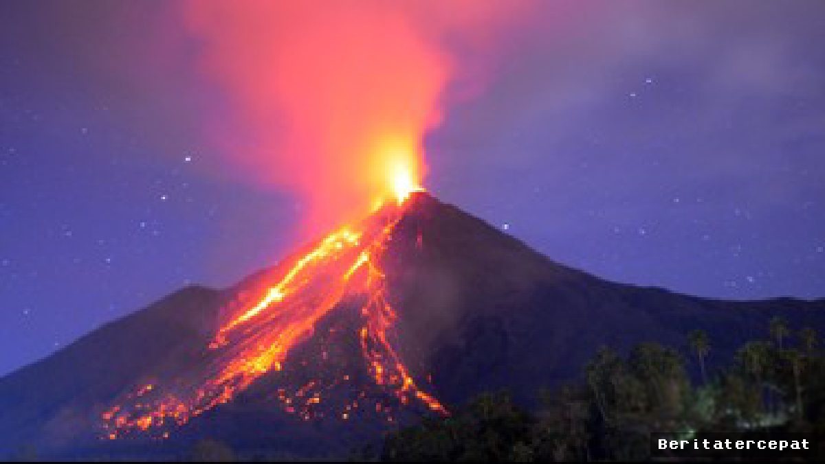 Gunung Karangetang Erupsi, Api Besar Terlihat, Warga Diminta Jauhi Zona Bahaya