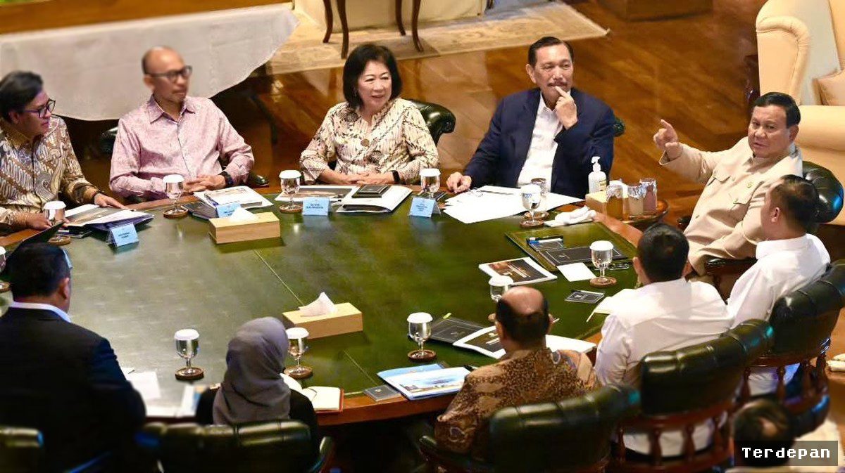 Luhut Laporkan Digitalisasi Bansos Jangkau 38,7 Juta Jiwa