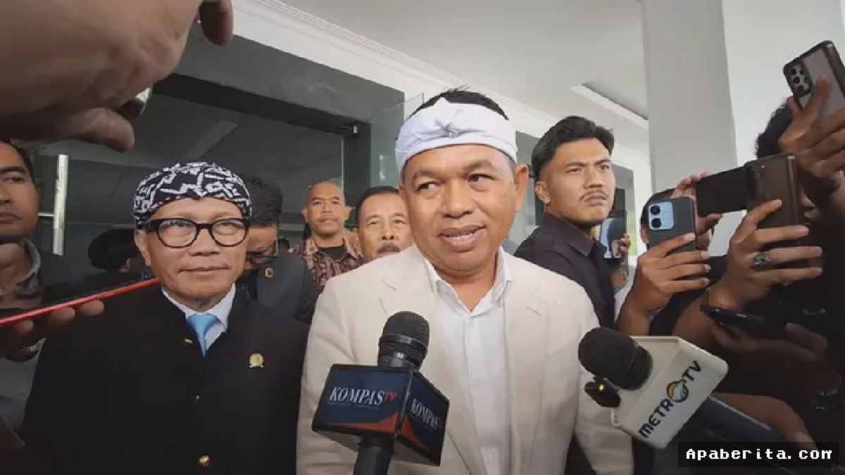 Bandung — Gubernur Jawa Barat Dedi Mulyadi Serahkan Bonus Rp1 Miliar untuk Persib