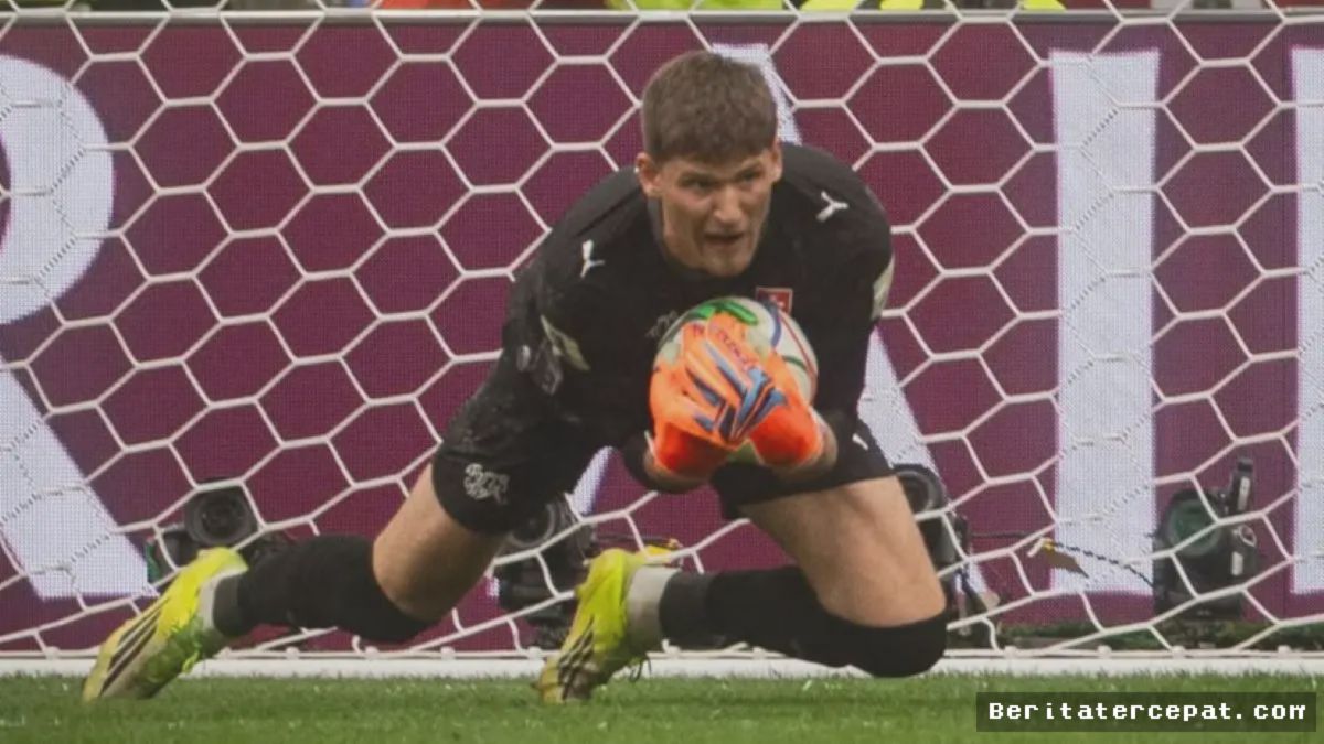 Doha — Kiper Swiss Gregor Kobel Akui Sangat Tenang Saat Adu Penalti Lawan Kolombia