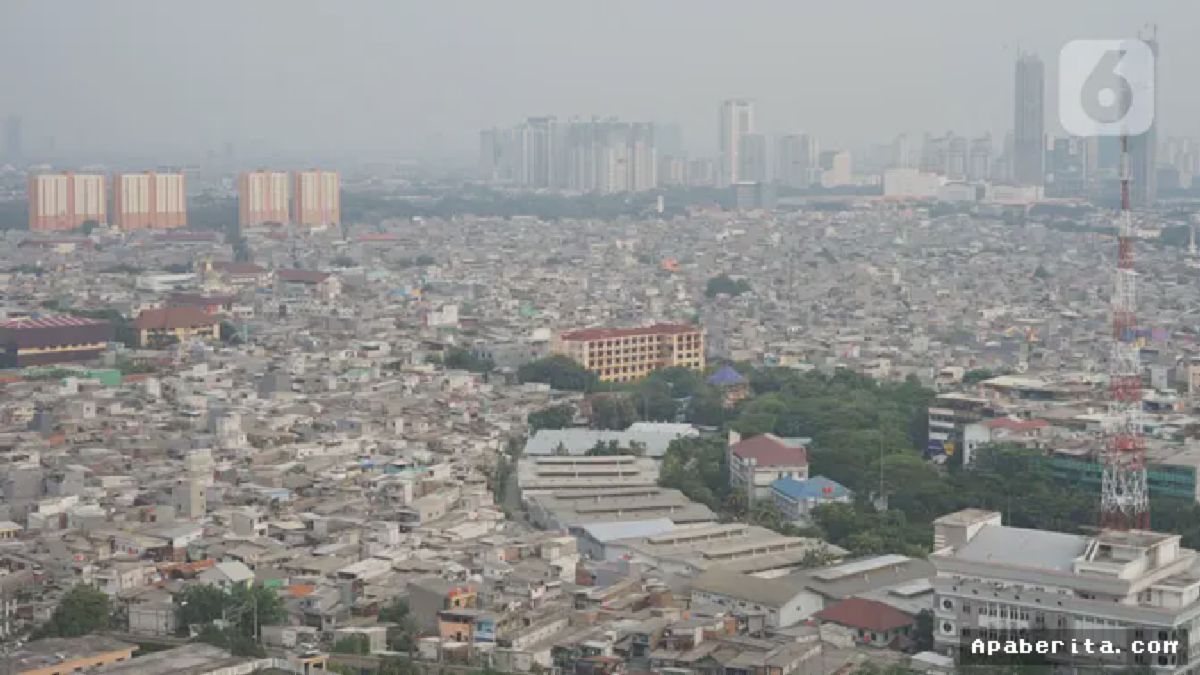 JAKARTA — Kabut Polusi Selimuti Langit Jakarta Akibat Minim RTH