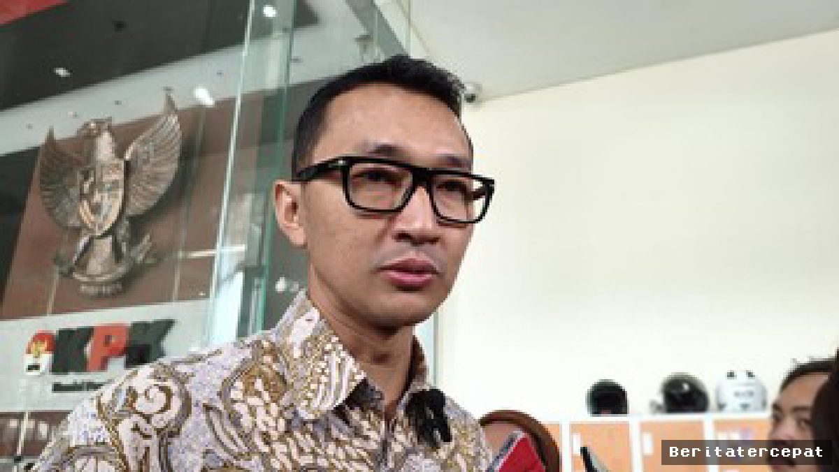 KPK Selidiki Motif Amplop Bupati Kuansing ke Menhut Raja Juli
